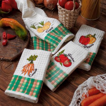 vegetables (tomatos, onion, carrot and peppers) decorative towels